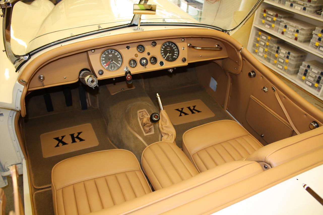 1956-Jaguar-XK140-j2